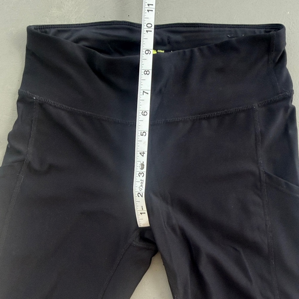 Xersion Black Leggings with Reflective Accents and Side Pockets - Picture 3 of 8